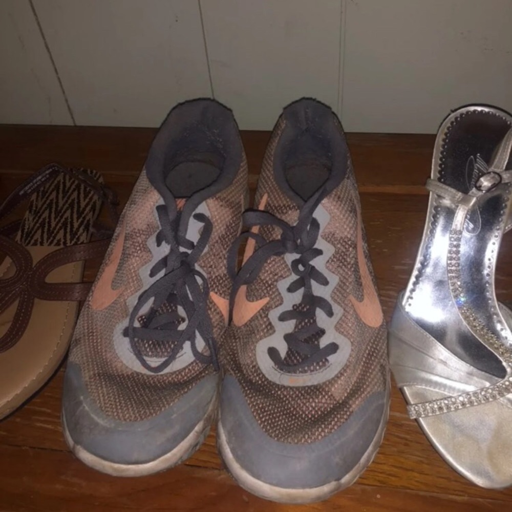 SHOES - Picture 5 of 12
